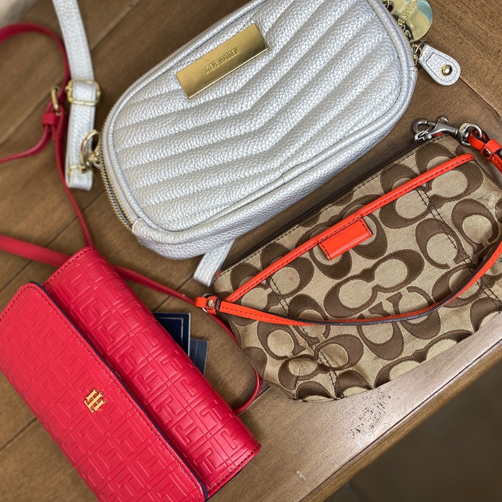 3 small purse bundle deal Good for today! Only 45$